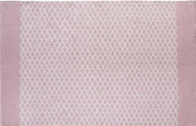 Hug Rug Woven Trellis Rose